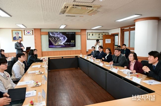 광운인공지능고 학생 학부모와 간담회 중인 최호정 의장
