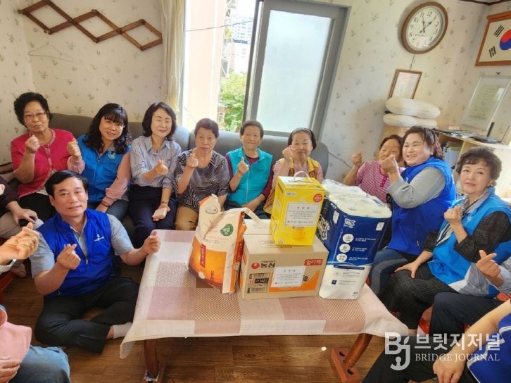 사회단체와 추석맞이 지역 경로당 방문