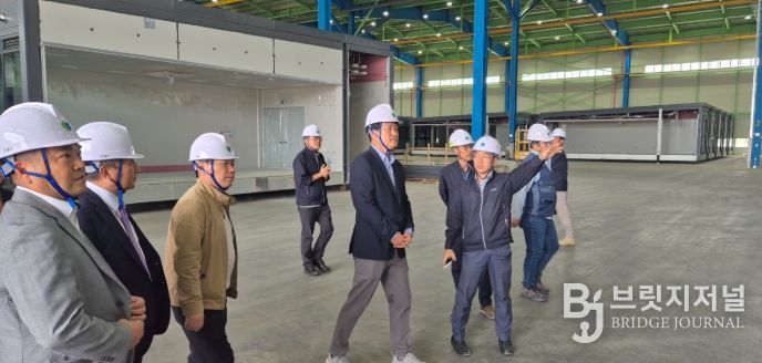 강범석 서구청장, 검단구 임시청사 모듈러 공장 방문