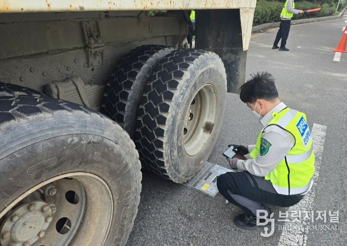 인천시, 유관기관과 함께 인천 항만 일대 과적 운행 근절 나서