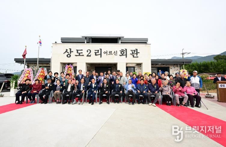 상월면 상도2리 어르신회관 준공식 단체사진