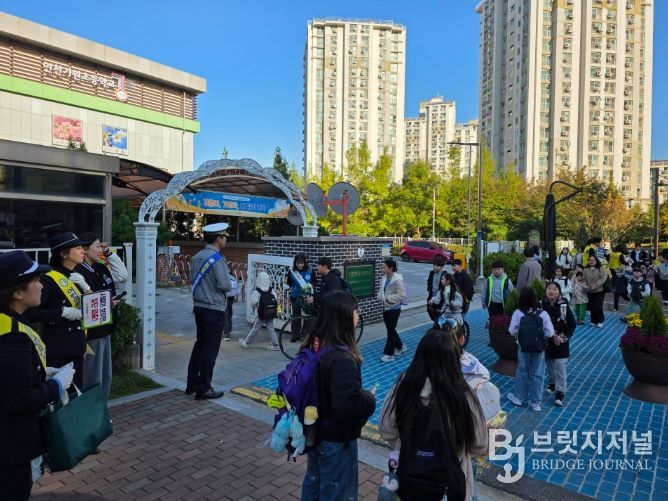 가원초 등굣길 ‘6개 기관 합동 안전·존중 문화 캠페인’