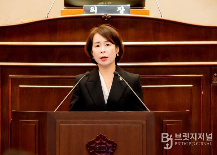 남양주시의회 315회 임시회 1차 본회의에서 정현미 의원이 ‘상급종합병원 유치계획’에 대해 시정질문 하고 있다.