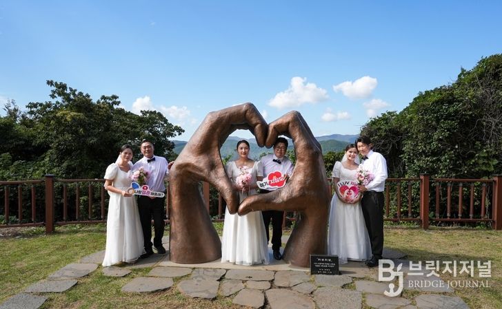 서로 다른 문화, 하나의 사랑... 지심도에서 사랑이 이루어지다