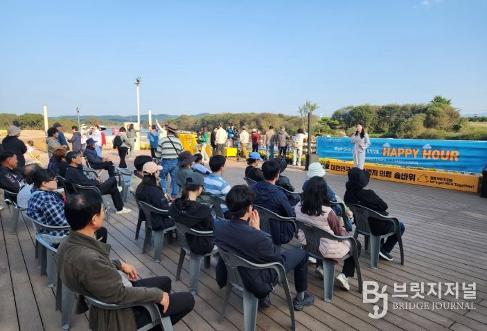 의령 청년 예술단체 ‘페트라싱어즈’, 솥바위 버스킹 공연 펼쳐