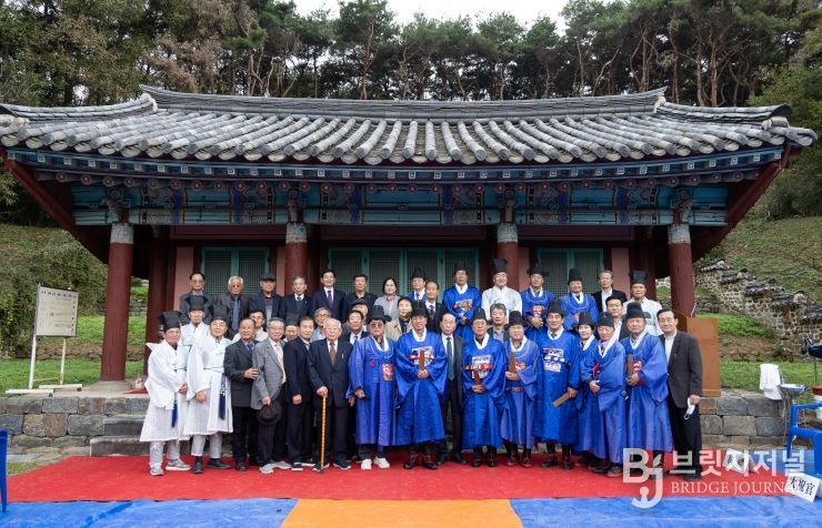 지난 26일, 화성면 구재리 상의사에서 채제공 선생 추모 제향을 진행하고 있다.