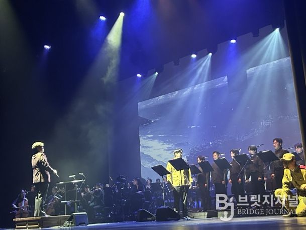 파일 별첨: 장사상륙작전을 배경으로한 창작뮤지컬칸타타 <파도속의 외침>이 관객의 큰 박수 속에 공연되었다.