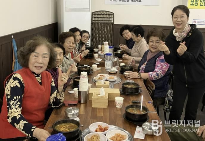 수원시 영통구 매탄2동 '한가네 대박고깃집' 경로당 어르신들께 따뜻한 점심 대접