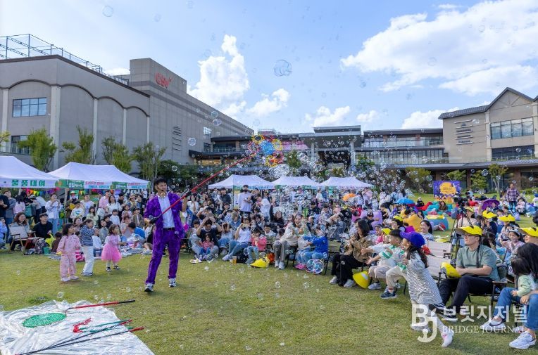 2025 광양야외도서관 「공원애愛서書」 성료 - 도서관과(야외도서관 현장)