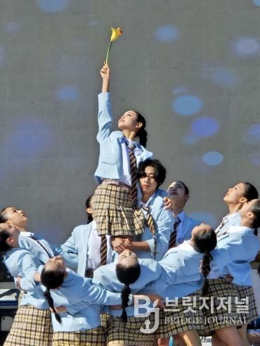 25일 ‘제2회 지역대표공연예술제-무안 네가 꽃’에서 펼쳐진 무대 공연