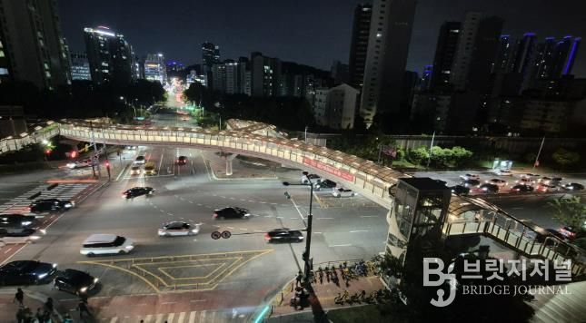 수원시 영통구, 호수공원육교 새 단장 완료