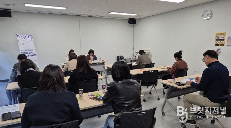 밀양시가족센터가 29일 상상어울림센터에서 하반기 공개상담사례 발표회 및 수퍼비전·역량강화 교육을 진행했다.