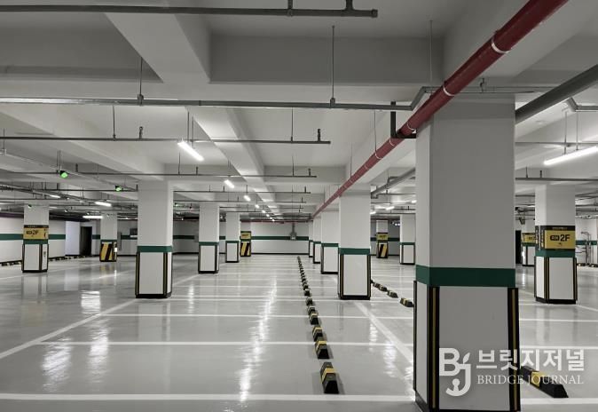 한층 밝고 쾌적해진 청파동1마을공원 공영주차장