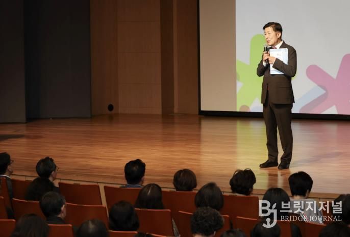 전성수 서초구청장이 23일 14시 심산기념문화센터에서 열린 구민 맞춤형 세무설명회에서 인사말씀하고 있다.