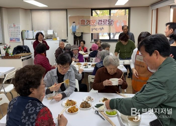 수원시 영통구 늘사랑나눔회, 영통3동‘흥겨운 경로당’어르신들 식사 대접