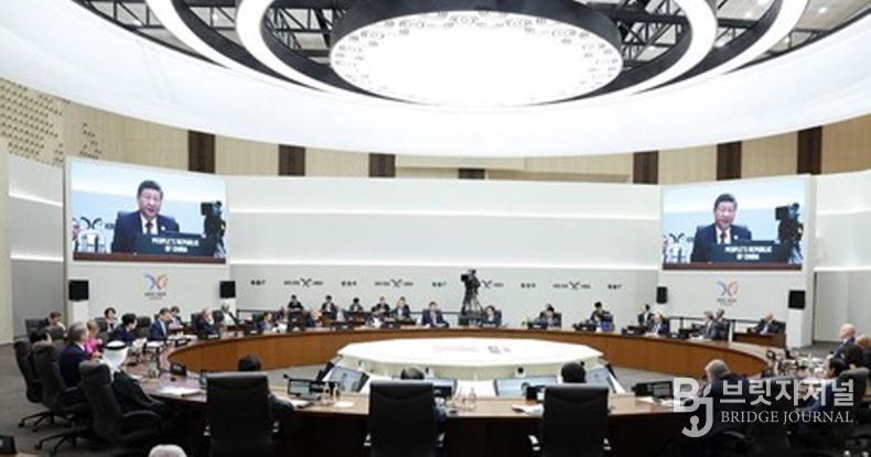 31일 오전 '제32차 APEC 경제체 지도자회의' 제1세션에서 연설 중인 시 주석. (사진/신화통신)