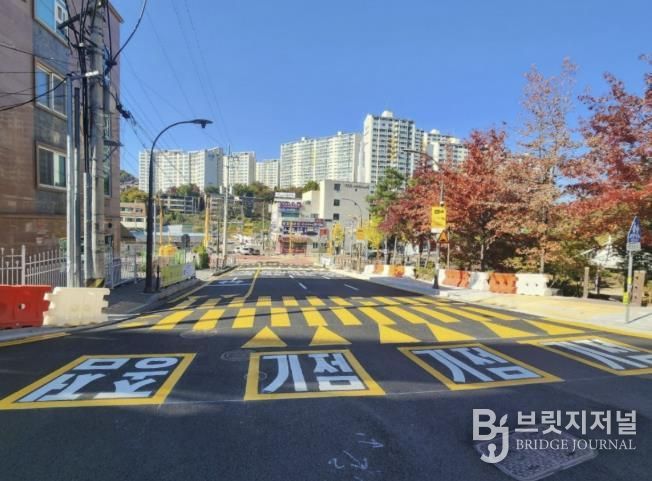 용인특례시 마북동 교동마을 현대홈타운 정문 앞 우회전 전용차로 확장