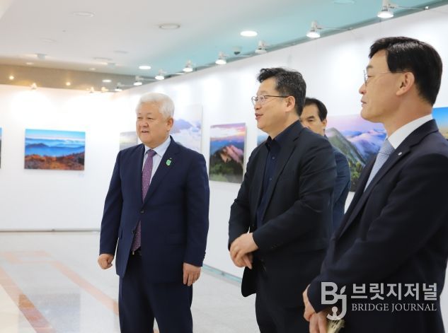 ‘덕유산국립공원 지정 50주년 기념 국회 사진전’