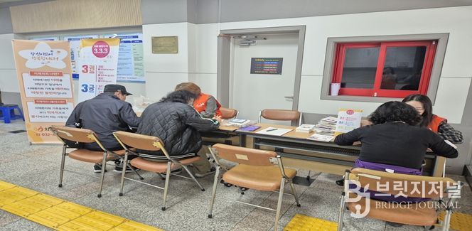 인천시설공단 계산국민체육센터는 6일 계양구치매안심센터와 함께 치매인식 개선을 위한 캠페인을 진행했다.