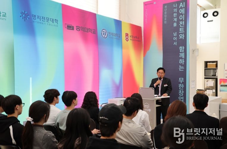 박강수 마포구청장이 청년들에게 응원의 말을 전하고 있다.