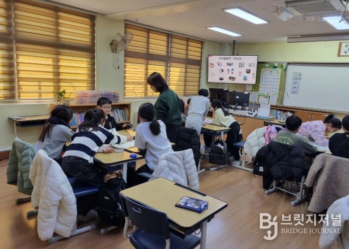 지역 시민이 직접 디지털 윤리 강사로 참여하는 '디지털 윤리 교실'이 진행되고 있다.