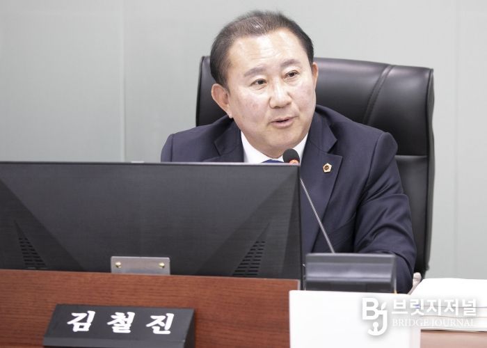 경기도의회 미래과학협력위원회 소속 김철진 의원(더불어민주당, 안산7)