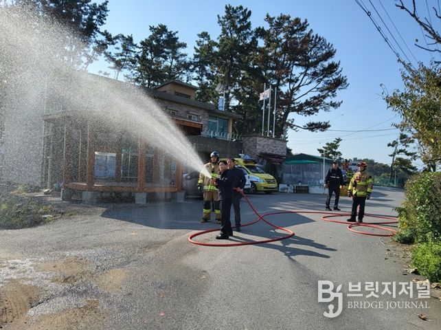 울산 중부소방서, 주민과 함께 비상소화장치 활용 산불 초기진화 훈련