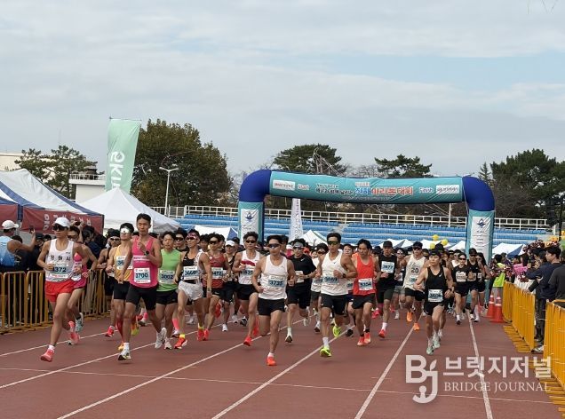 제18회 진해마라톤대회, 해군창설 80주년 기념 특별코스로 성황리 개최