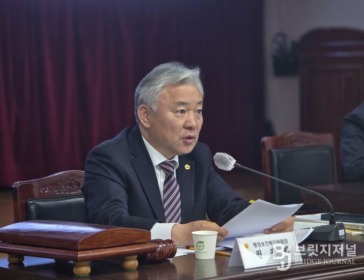 경상북도의회 권광택 위원장