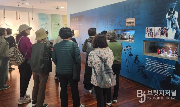 의성도서관 배롱나무 독서회, 남해에서 문학을 만나다.