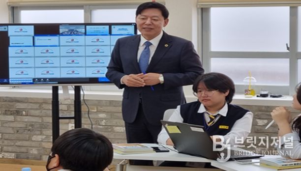 김정희 전남도의회 교육위원장 광양교육지원청-우즈베키스탄 국제교류 수업 참관