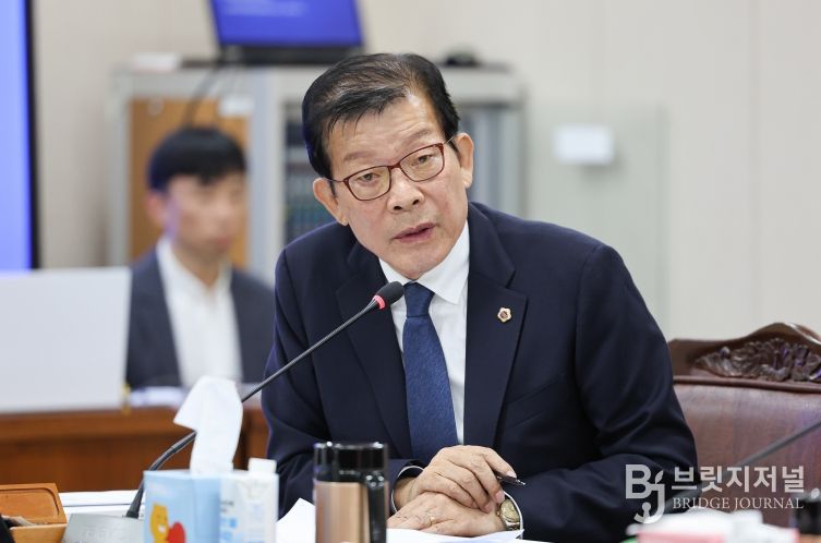 행정사무감사에 나선 이동현 의원