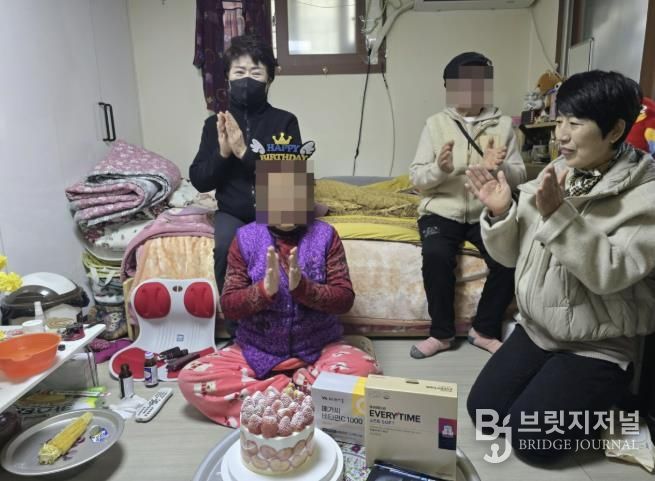 수원시 팔달구 지동, 홀몸어르신께 따뜻한 생신 축하와 선물 전달