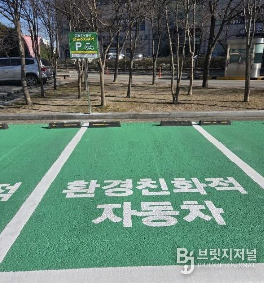 이천시, 관공서 친환경 전용 주차장 설치…일반차량 주정차 시 과태료 부과