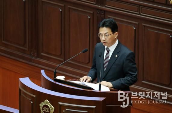 부산시의회 박중묵의원 ‘부산광역시교육청 물품 및 용역 지역산업 활성화 지원 조례안’ 제정, 상임위 통과!