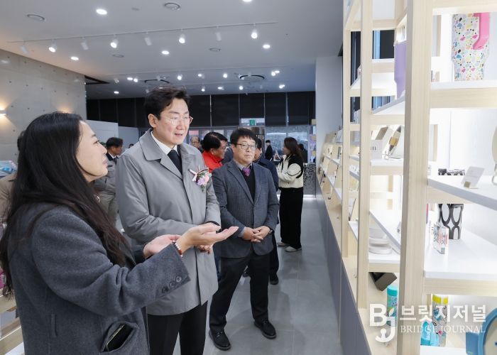 원주시, 중소기업 제품 전시판매장 개장...지역 기업 판로 확대 지원