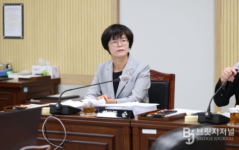 한동순 의원(복지교육위원회 발언사진)