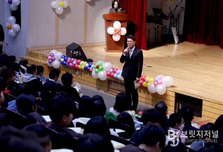 '2025년 지역아동센터 연합문화제'에서 인사말하는 정원오 성동구청장