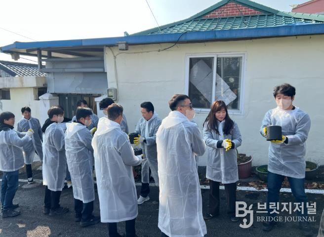 문경시청 토공회, 전문건설협회 사랑의 연탄나눔 봉사활동 나서