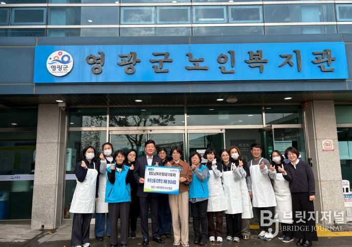 어르신들의 건강한 겨울나기를 지원하고자 노인복지관에서 급식 봉사활동