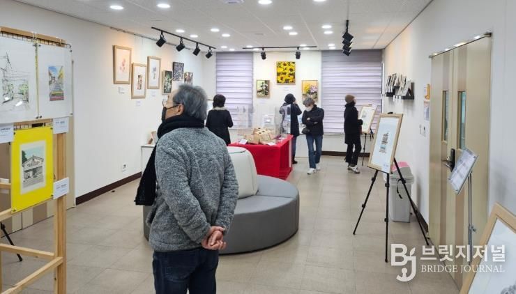 군산시평생학습관성과공유회온오프라인개최(2024년작품전시회)