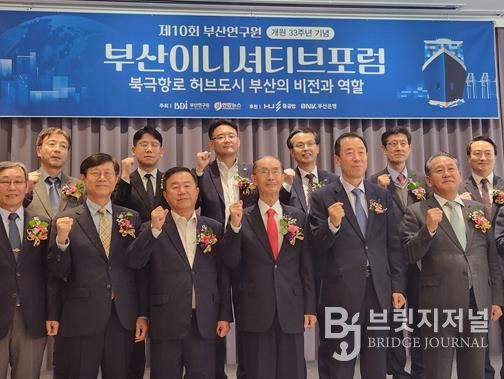 (아랫줄 왼쪽에서 세 번째 이승우의원)