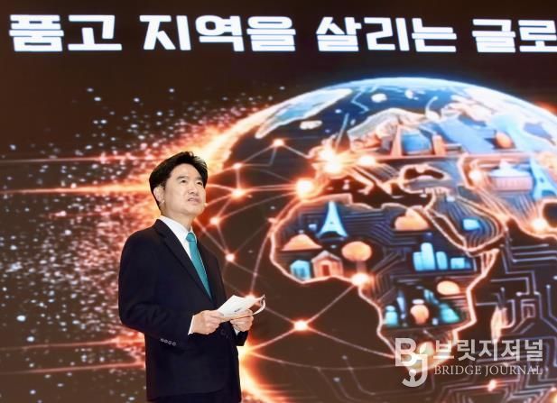 김대중 전라남도교육감이 3일 화순 하니움문화스포츠센터에서 열린 ‘2026 전남교육 주요업무계획 설명회’에서 3대 역점 과제를 발표하고 있다.