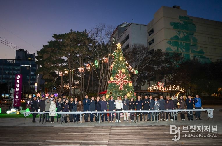 동대문구 미래광장에 켜진 겨울 불빛…크리스마스트리 점등식 열려