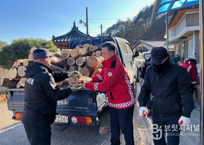 사랑의 땔감 나누기 행사