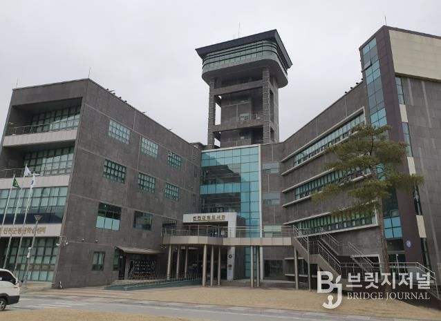 진천군립도서관 전경