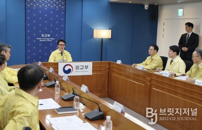 김민석 국무총리가 9일 세종대로 정부서울청사에서 열린 재외국민 보호 점검회의를 주재하고 있다.(국무조정실)