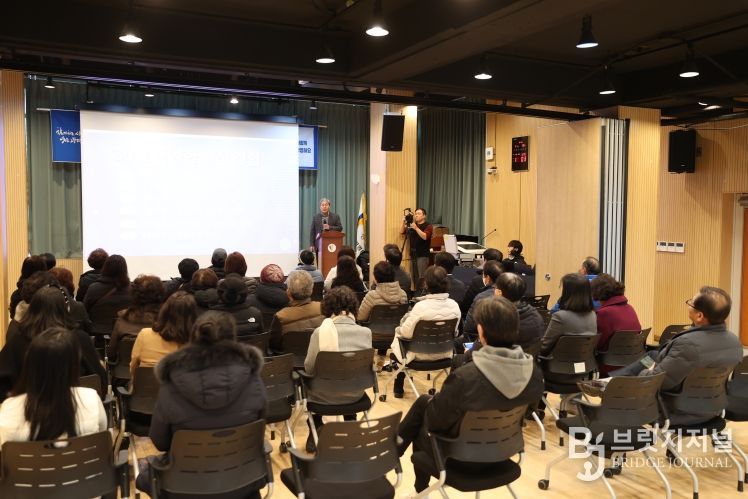 지난 13일 광명6동 행정복지센터 대회의실에서 주민선택 동장임용제 후보자 공약발표회가 진행되고 있다.