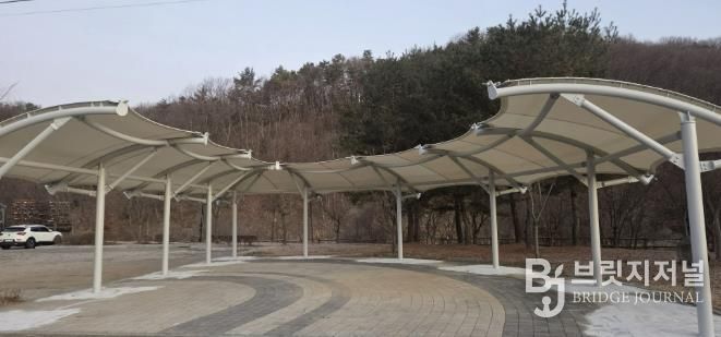 청주시, 오창 미래지테마공원 캠핑장 그늘막 설치 완료