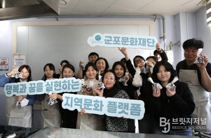 군포문화재단, 따뜻한 마음 전하다...군포시늘푸른노인복지관에 머핀 1천개 전달